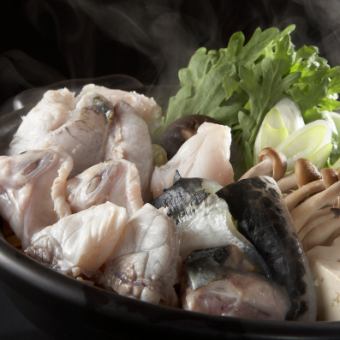 【河豚套餐 - 玉置 -】包含開胃酒和8道菜品，包括軟魚子老虎河豚鍋