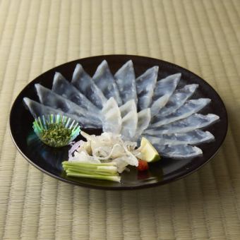 [河豚懷石 - 月葉 -] 10 道菜，包括小火鍋和開胃酒
