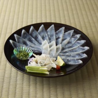 [河豚懷石 - 月葉 -] 10 道菜，包括小火鍋和開胃酒