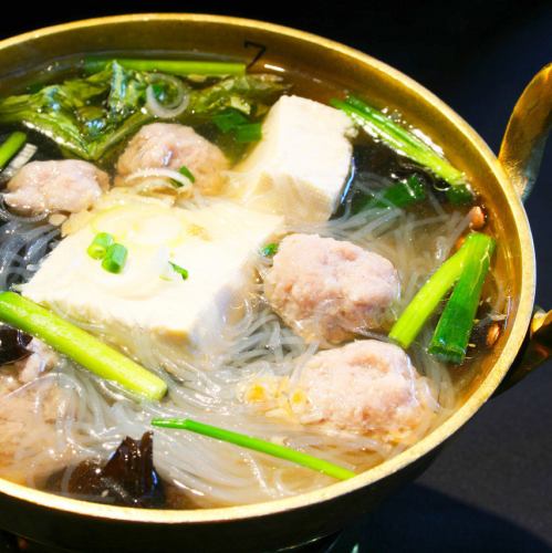Light soup of vermicelli and tofu ``Gaengchu Unsen''