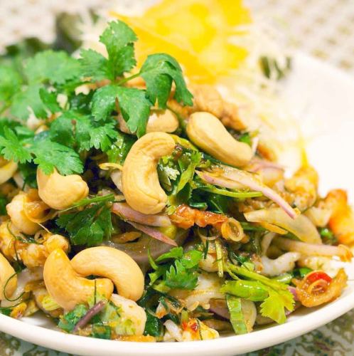 Shrimp and lemongrass salad “Yum Takrai”