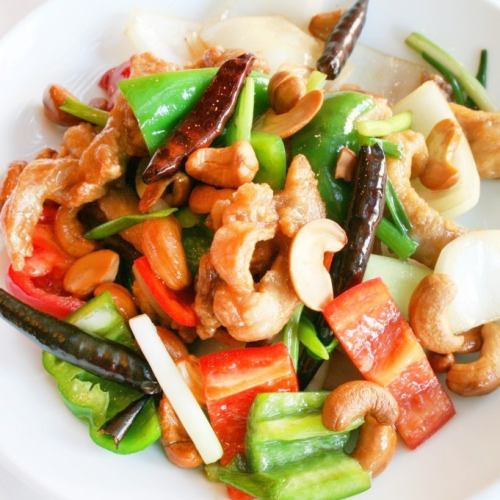 Stir-fried chicken with cashew nuts "Gai Pad Met Ma Muang"