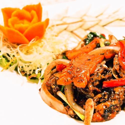 Stir-fried crab with Thai pepper "Punim Pak Prick Thai Dam"