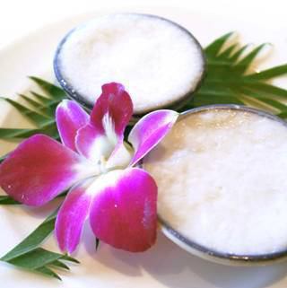 Warm steamed coconut serie "Kanom Toai"