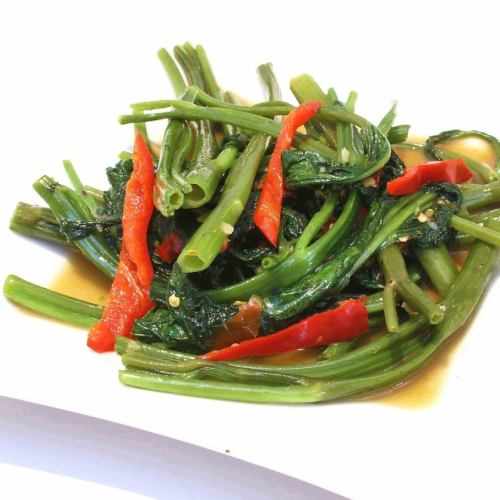Stir-fried spinach "Pakbun Fai Daeng"