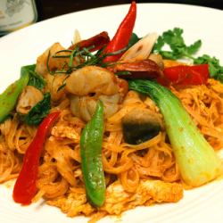 Tom Yum Fried Rice Noodles "Senrek Pad Tom Yum"