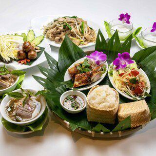 A total of 8 dishes using plenty of vegetables and Thai herbs from northeastern Thailand [Isan course] 5,000 yen (tax included)