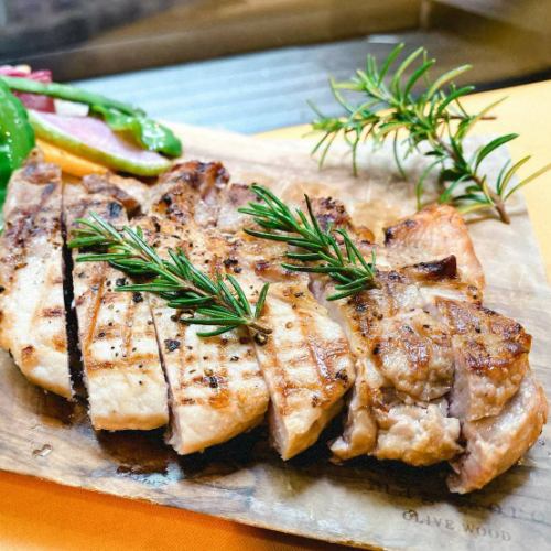 肉和鱼！日式、西式、中式菜肴种类丰富