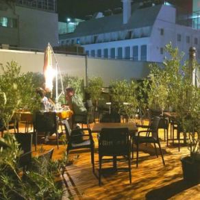 <全席オープンエア>