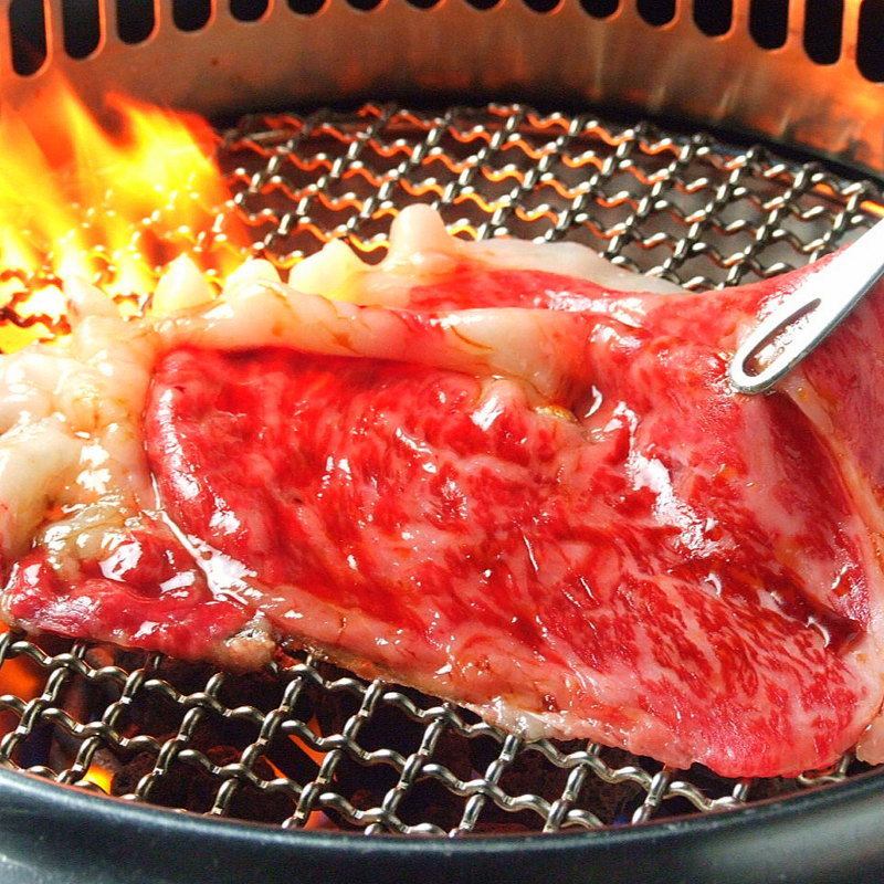 At our shop, we buy one Japanese black beef with the motto of quality, reliability and safety ☆