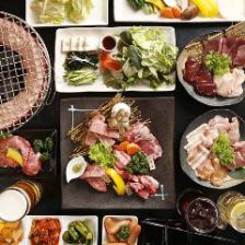 享受牛胸肉和小肉等肉的口感和浓郁的味道♪5500日元套餐+1份吐司饮料