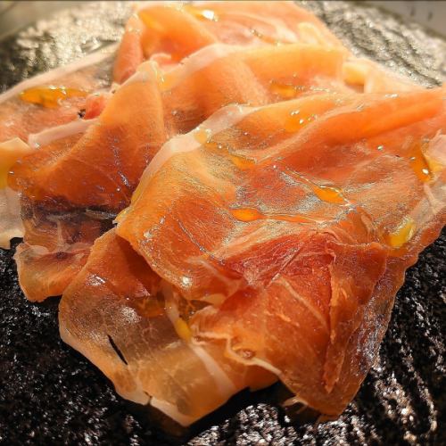 The world's three major hams: Spanish jamon serrano