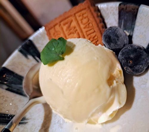 Vanilla ice cream made with raw milk from Hokkaido