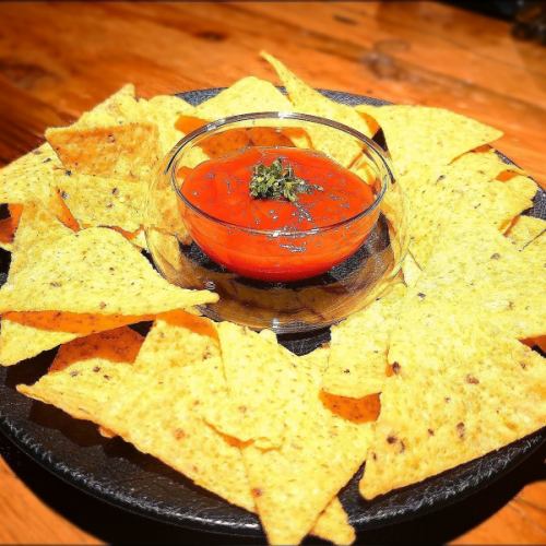 Tortilla chips & salsa