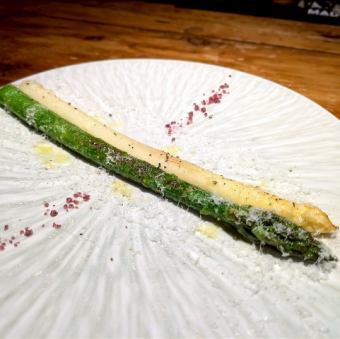 茶志内町・内山農園のアスパラ２種のグリル 黒胡椒とチーズ