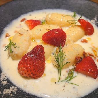 キタアカリの手打ちニョッキ 富有柿とゴルゴンゾーラソース