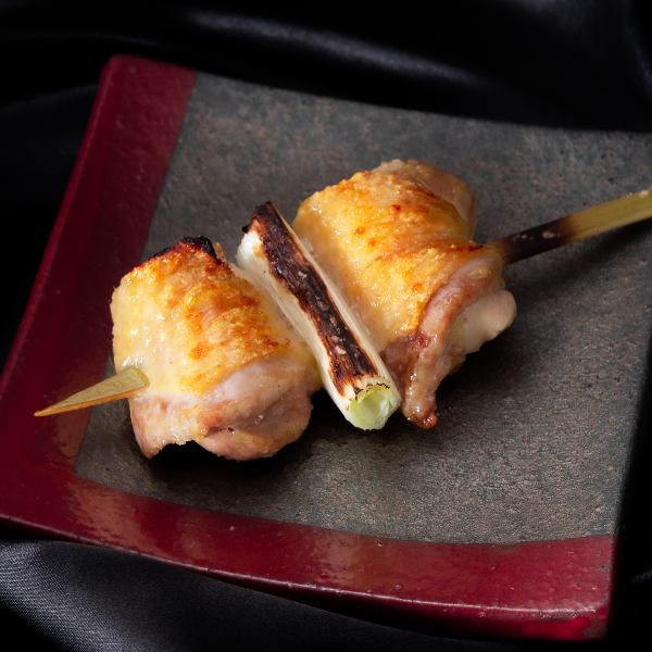 请享受用博多Jidori制成的柔软多汁的[Yakitori]烤鸡肉串☆
