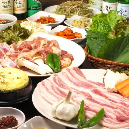 我们提供正宗的韩国料理，如 Samgyeopsal！还有一个课程◎