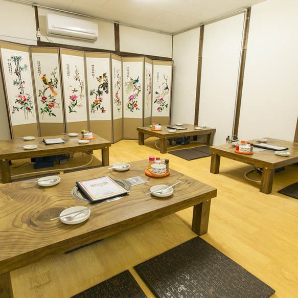 [Can also be reserved] Welcome party · Women's Association, etc. Relax and relax seat ♪ It has become a table where you can accommodate a seat Samgypsal that can accommodate up to 30 people.【Yakiniku / Korea / Tsuruhashi / Family / Cooking / Banquet / Recommendation / All-you-can-eat / Banquet】