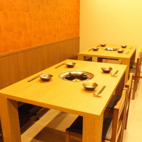 There are also many users of 2 to 4 people! We have table seats where you can enjoy grilled meat with a small number of people! The "meat" that is poached while enjoying conversation slowly is excellent! Enjoy the original cooked meat with your favorite toppings Udon noodles and uncle's are also popular, so please try them!