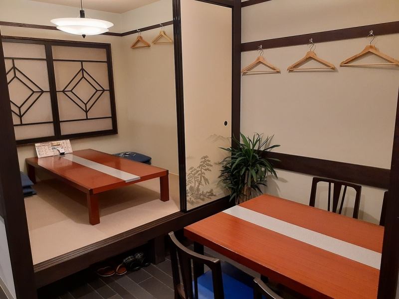 We can accommodate from 4 people to a maximum of 10 people using a combination of a private tatami room and table seats! You can enjoy a party with your friends♪ We look forward to your reservation!