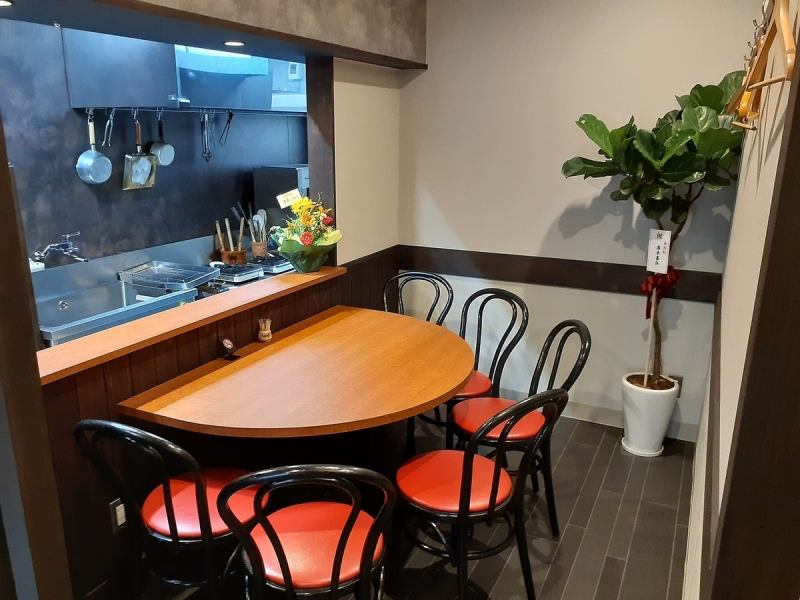 Enjoy your signature sushi at the counter! The Maru counter can accommodate up to 6 people! If you make a reservation a few days in advance, we can prepare special ingredients such as abalone, spiny lobster, blowfish, and monkfish. Please feel free to contact us♪