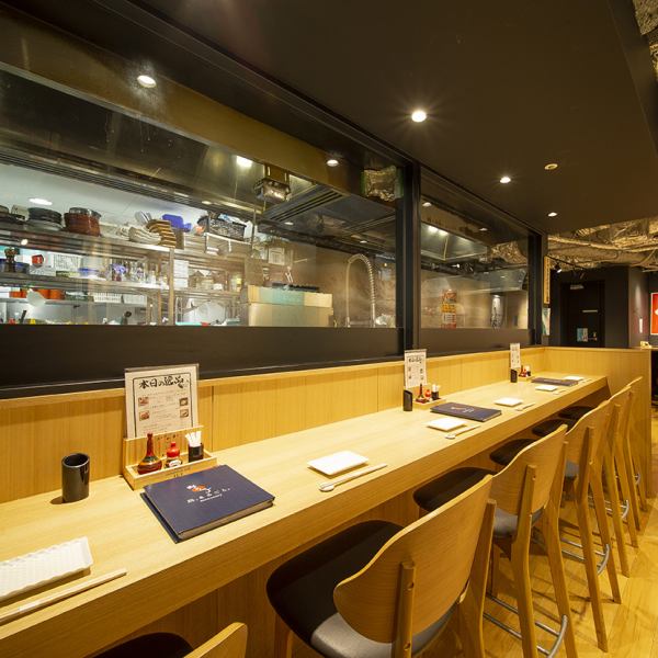 A popular seat for girls-only gatherings and dates ♪ The calm atmosphere of the store.Fashionable space x creative chicken dishes, how about delicious sake ☆
