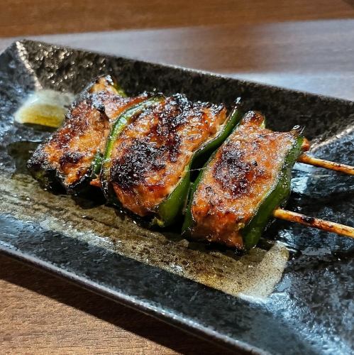 鮮度を追求した朝じめネタ。贅沢な牛タタキや名物餃子も