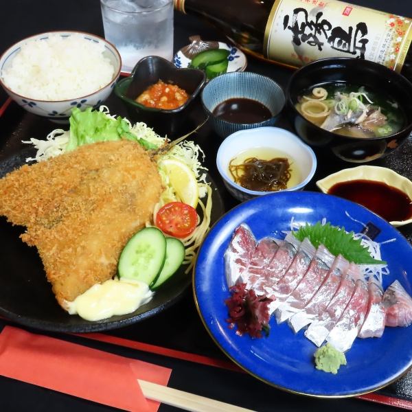 【鯵鯵定食】一度で二度おいしい☆ふわっサクッ鯵フライ×脂の乗った濃い旨味を噛みしめるお刺身を大満喫♪