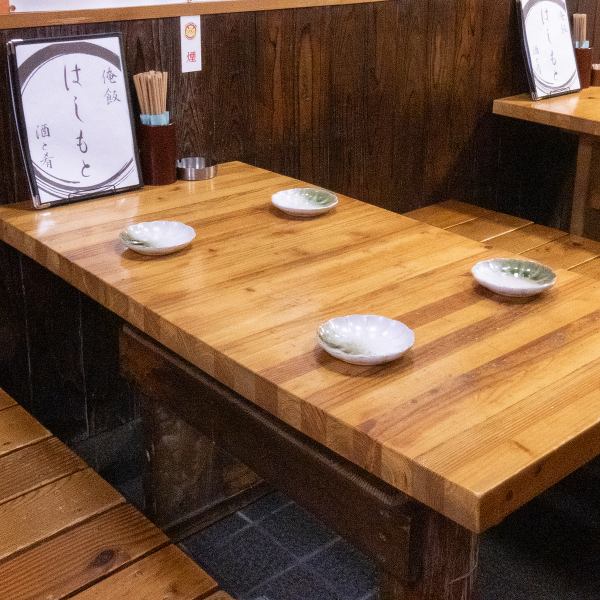 ゆったりとお食事をお楽しみいただけます。カウンター席はお一人様でもお気軽にご利用いただけます。また、お仕事帰りや、デートなどにもご利用いただいておりますので、お気軽にお立ち寄りください。高知の地酒を楽しむのも当店の魅力です。
