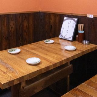 【テーブル席】高知名物を多数ご用意しております！高知県へ旅行の際には、お酒を片手に高知名物をご堪能ください◎