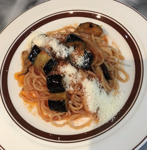 揚げナスとバジル、フレッシュトマト。ノルマ