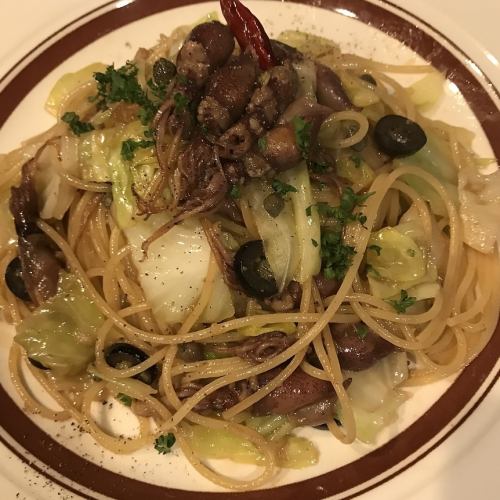 ホタルイカと春キャベツ、ビアンコorロッソ