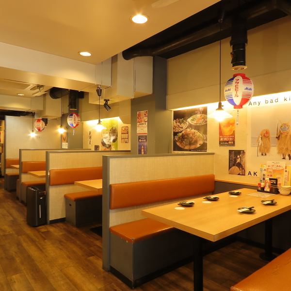 【ボックス席】少人数での心地よい空間で、美味しい料理とお酒を楽しむひとときを提供します。ゆったりとした雰囲気の中、丁寧に選ばれた旬の食材を使った料理を味わいながら、友人や大切な人との会話を楽しむことができます。落ち着いた照明と心温まるサービスが、特別な時間を演出します。