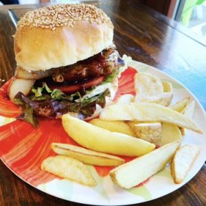 ロコモコバーガー(目玉焼き、ノンフライポテト付)