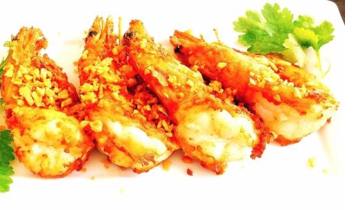 柔らかい海老のニンニク揚げ
