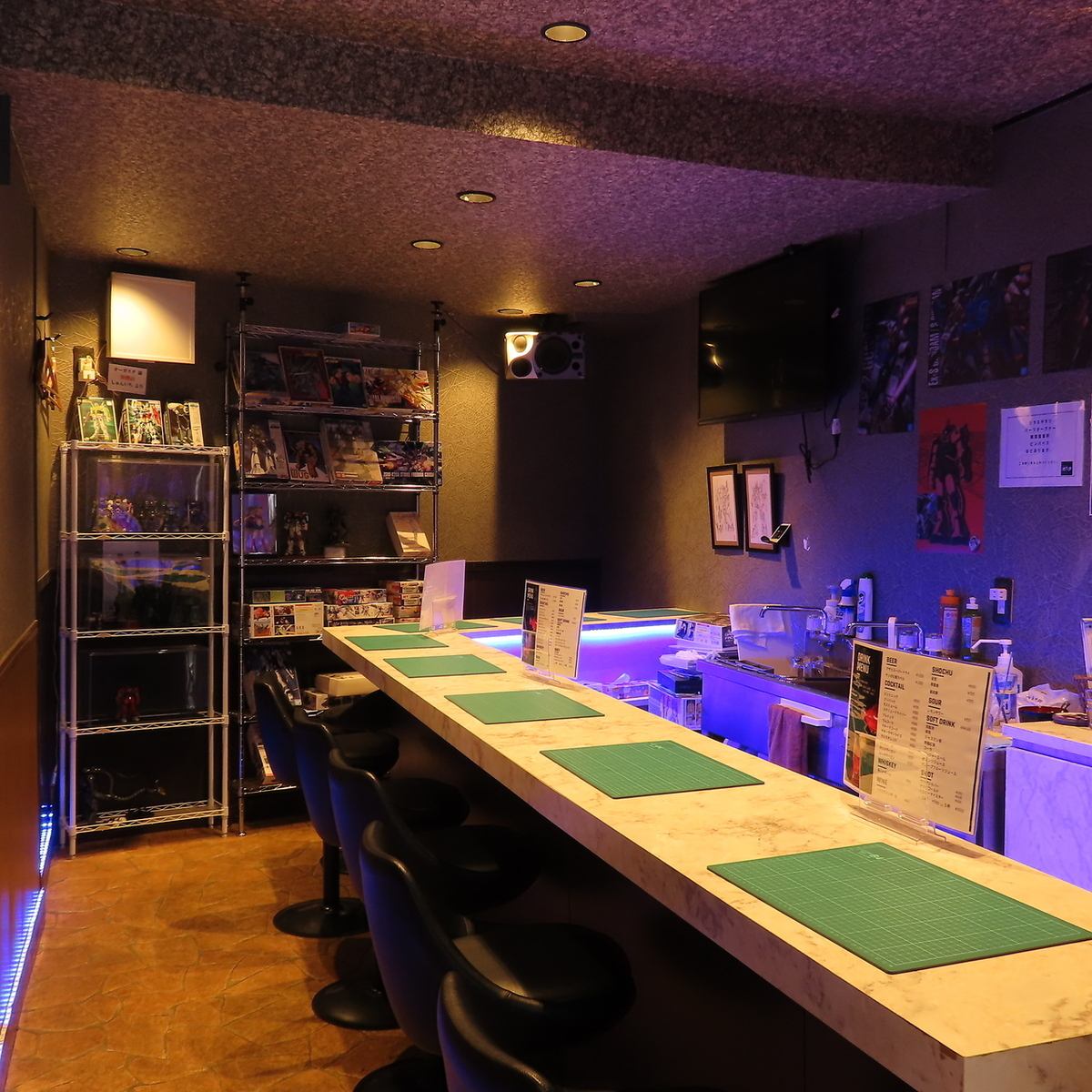 プラモデルとお酒がが楽しめる大人の秘密基地！