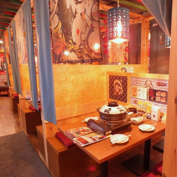 The private room-like space is perfect for dates, parties, and girls-only gatherings. ★ The red to hot pot is sure to be the center of attention! Semi-private rooms can accommodate up to 8 people! 5 minutes walk from the east exit of Ikebukuro! Located on Sunshine Street.