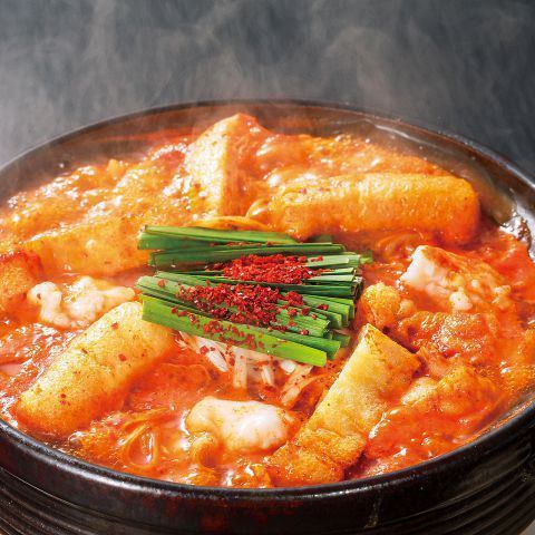 The famous ``Aka Kara Nabe'' sweet and salty taste is addictive!! Cheese risotto is the best to finish!
