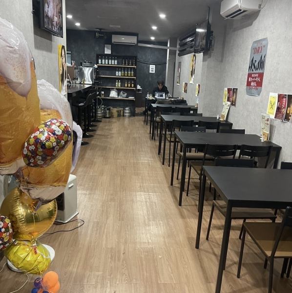 明るく清潔感あふれる店内です！当店は、心地よい光に包まれた空間で、ゆったりとお食事を楽しめる空間となっております。ご友人やご家族、会社の方などとの楽しいひとときを、明るい雰囲気の中でお過ごしください。心温まるお料理と共に、素敵な時間をお届けします！
