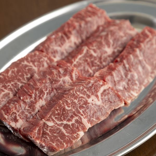 【人气菜单◎】牛肉sagari / 980日元（含税）