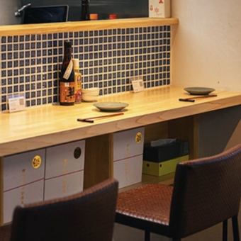 【1階席カウンター】お仕事帰りに、旬の海鮮やレアなお酒を飲んでいきませんか？一日の疲れを癒す、美味しい食事をご用意してお待ちしております！