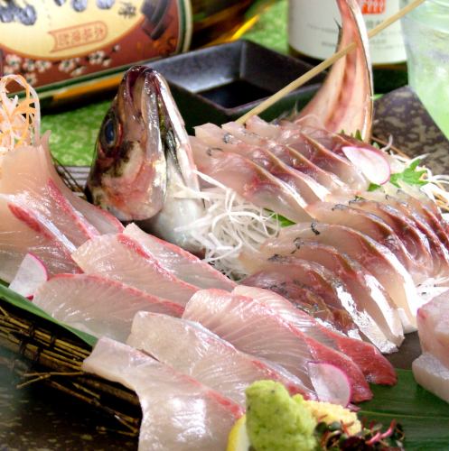 The menu unique to a pub is undoubtedly delicious "sashimi"