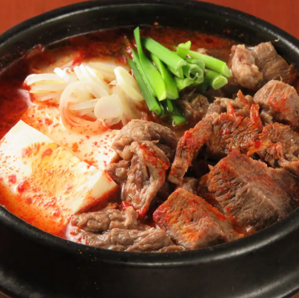 家庭的な韓国料理もご提供しております!大人気!牛スジ煮込み