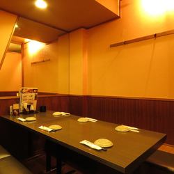ご家族や女子会など少人数の集まりにおすすめの最大6名様までご利用頂けるゆったり個室！ちょっぴり特別な空間をお楽しみください♪