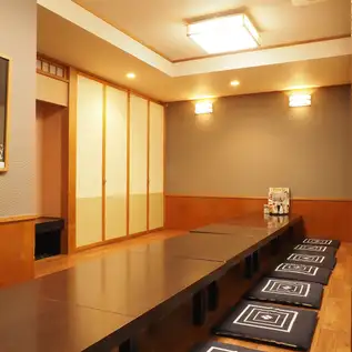 ご家族や女子会など少人数の集まりにおすすめの最大6名様までご利用頂けるゆったり個室!ちょっぴり特別な空間をお楽しみください♪