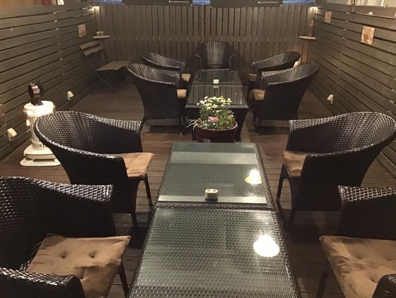 A lodge-like atmosphere, terrace seats with a sense of openness.Smoking is allowed on the terrace seats.In addition, it can be used as a private room for 6 to 12 people! Please enjoy the atmosphere of the terrace seats.