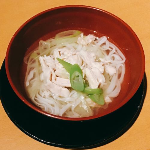 蒸し鶏とねぎのフォー麺