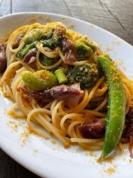 Firefly squid, broad beans and anchovy cream spaghetti