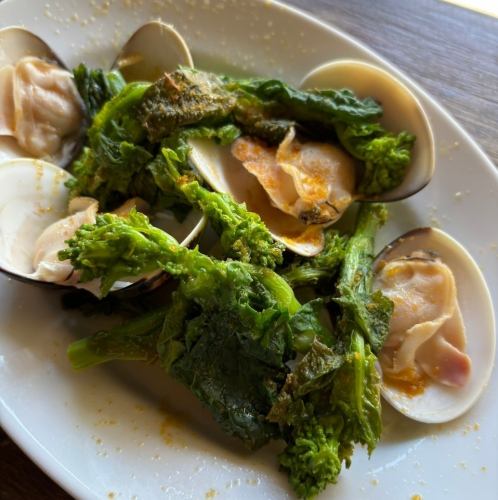 Local clams and rape blossoms steamed in white wine